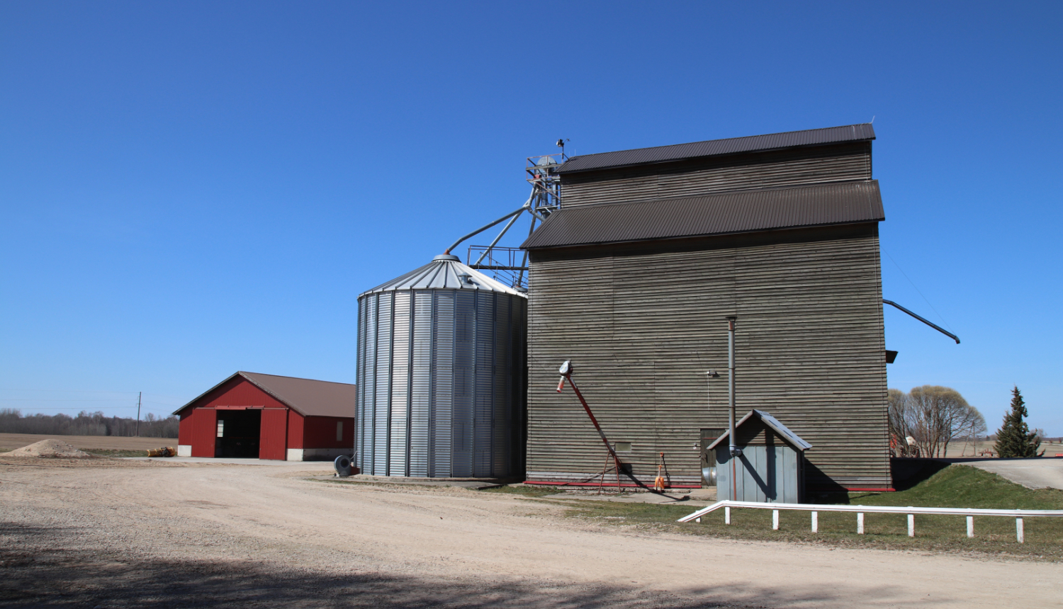 Lauksaimniecības tehniskā ēka