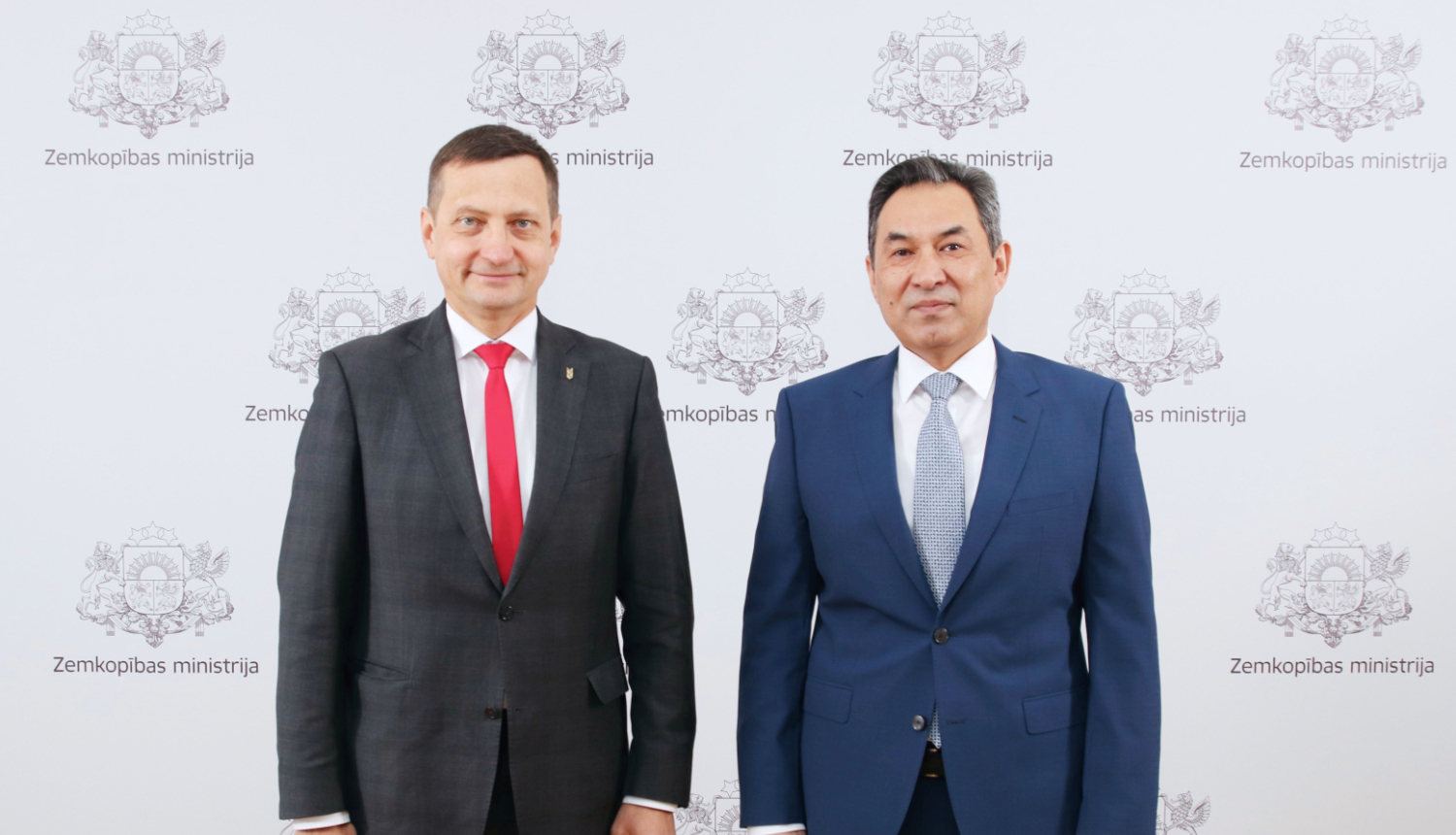 Ministrs un Kazahstanas vēstnieks