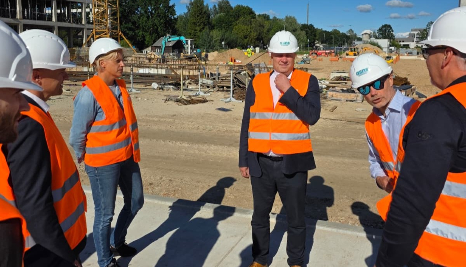 ZM pārstāvji Zirņu proteīna rūpnīcas būvlaukumā