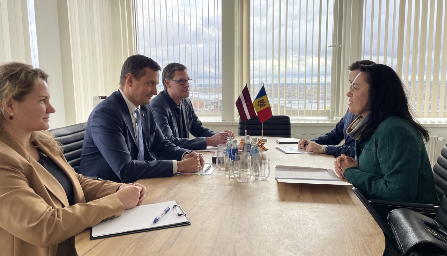Minister of Agriculture Armands Krauze meeting with Ambassador of the Republic of Moldova to Latvia, Mihaela Mocanu.