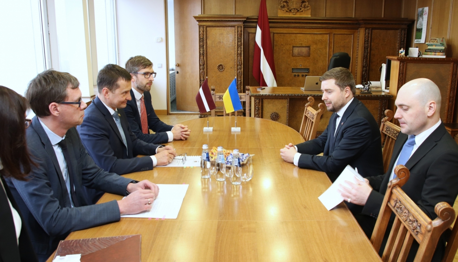 zemkopības ministrs tiekas ar Ukrainas vēstnieku